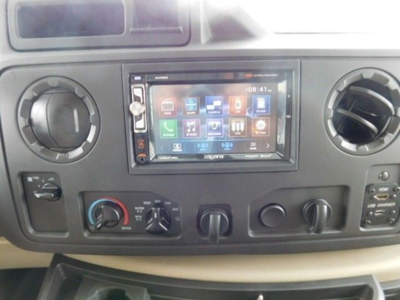 Photo 20 - 2021 Thor Class C Motorhome rental photo 22