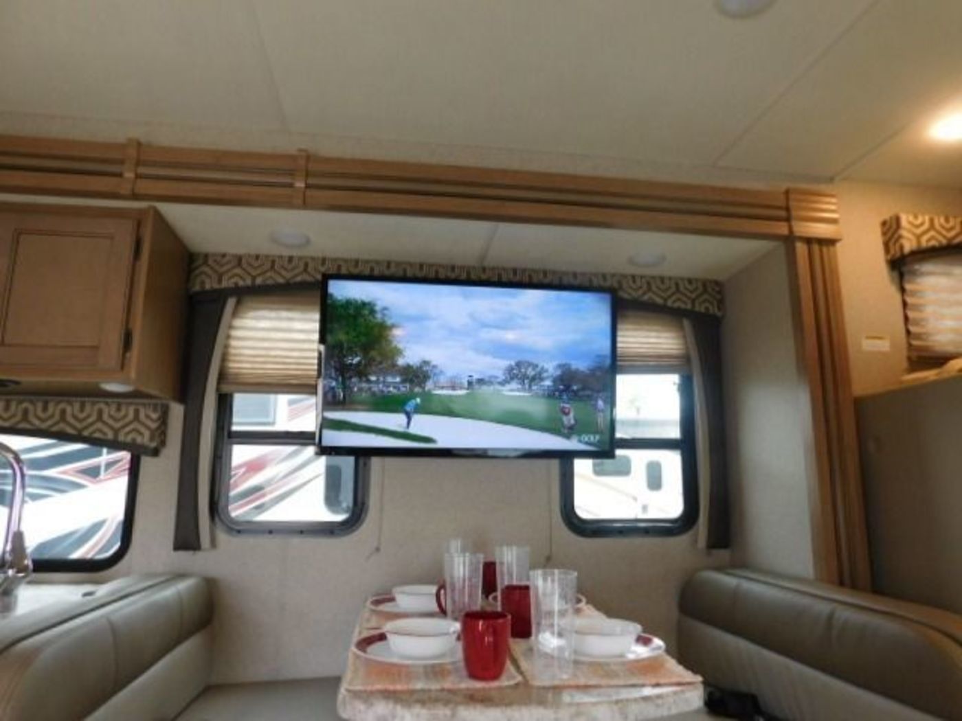 Photo 21 - 2021 Thor Class C Motorhome rental photo 23