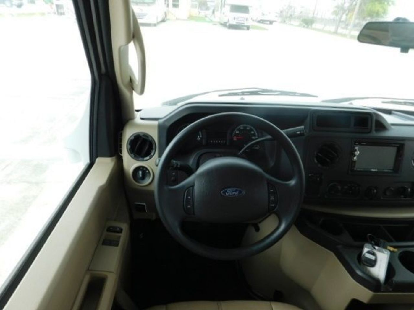 Photo 5 - 2019 Thor Class C Motorhome rental photo 7