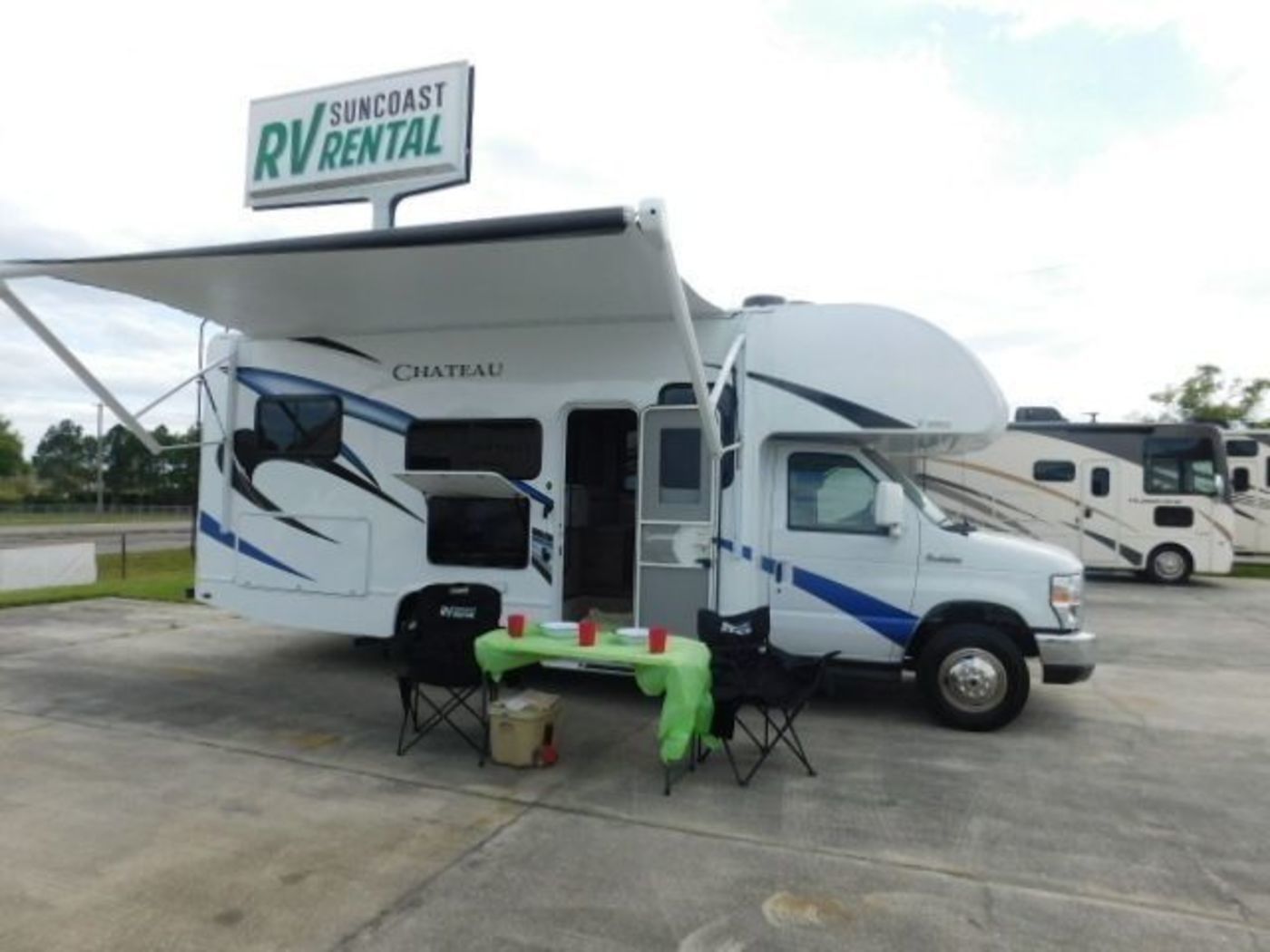 Photo 10 - 2019 Thor Class C Motorhome rental photo 12