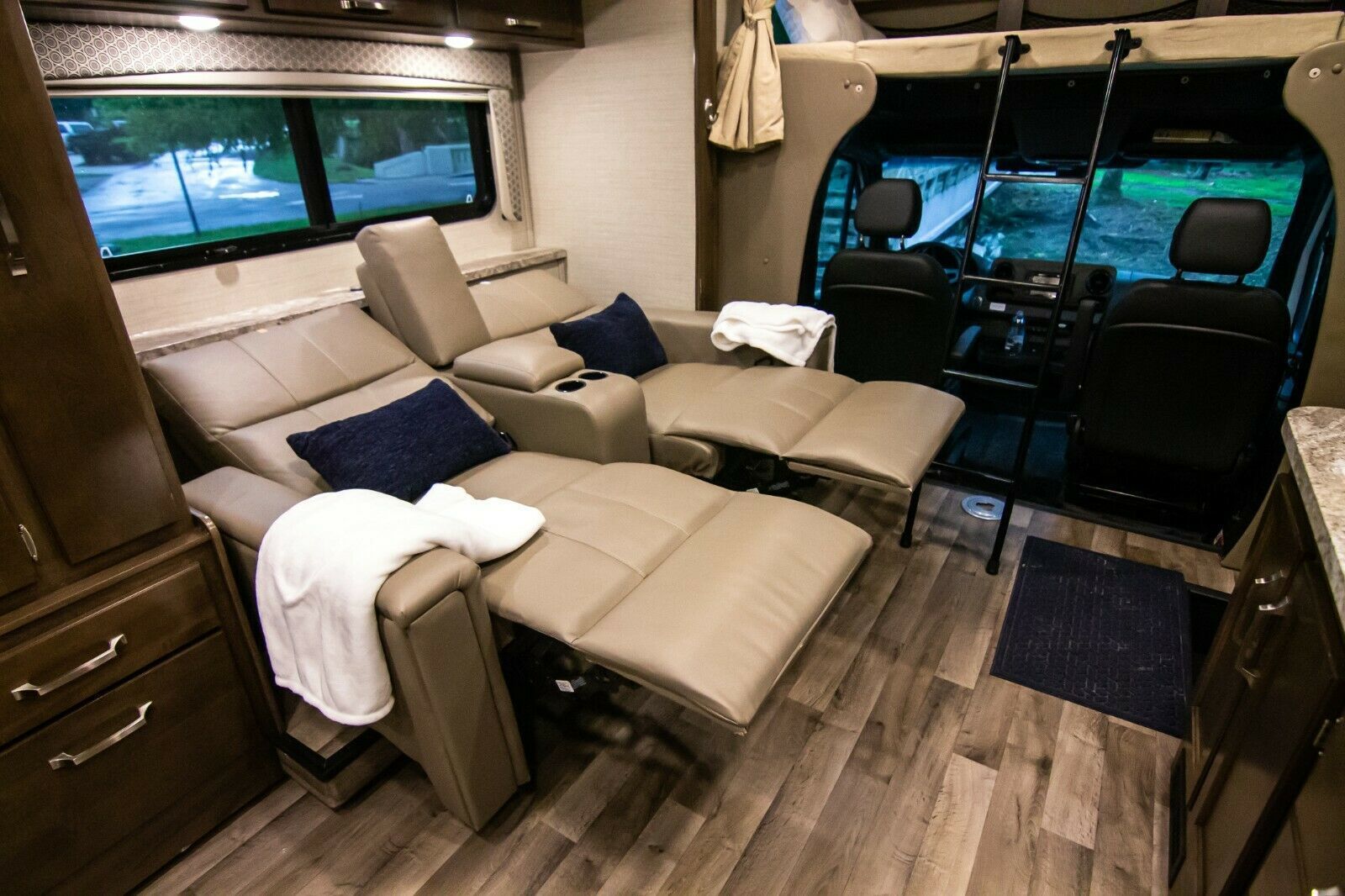 Photo 1 - 2020 Jayco Class C Motorhome rental photo 8