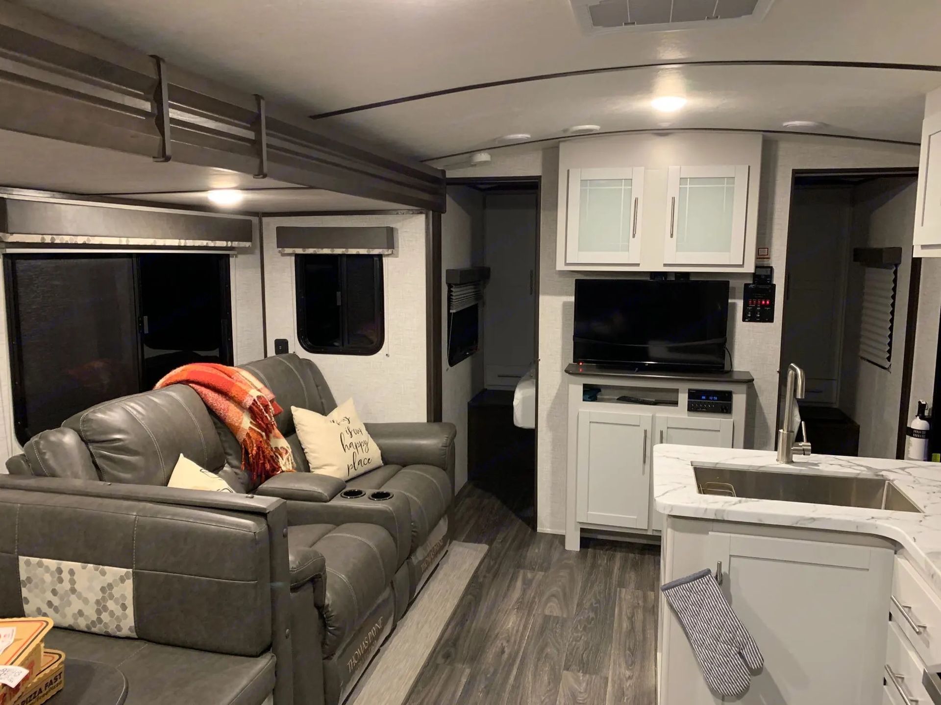 Photo 23 - 2021 Keystone Travel Trailer rental photo 25