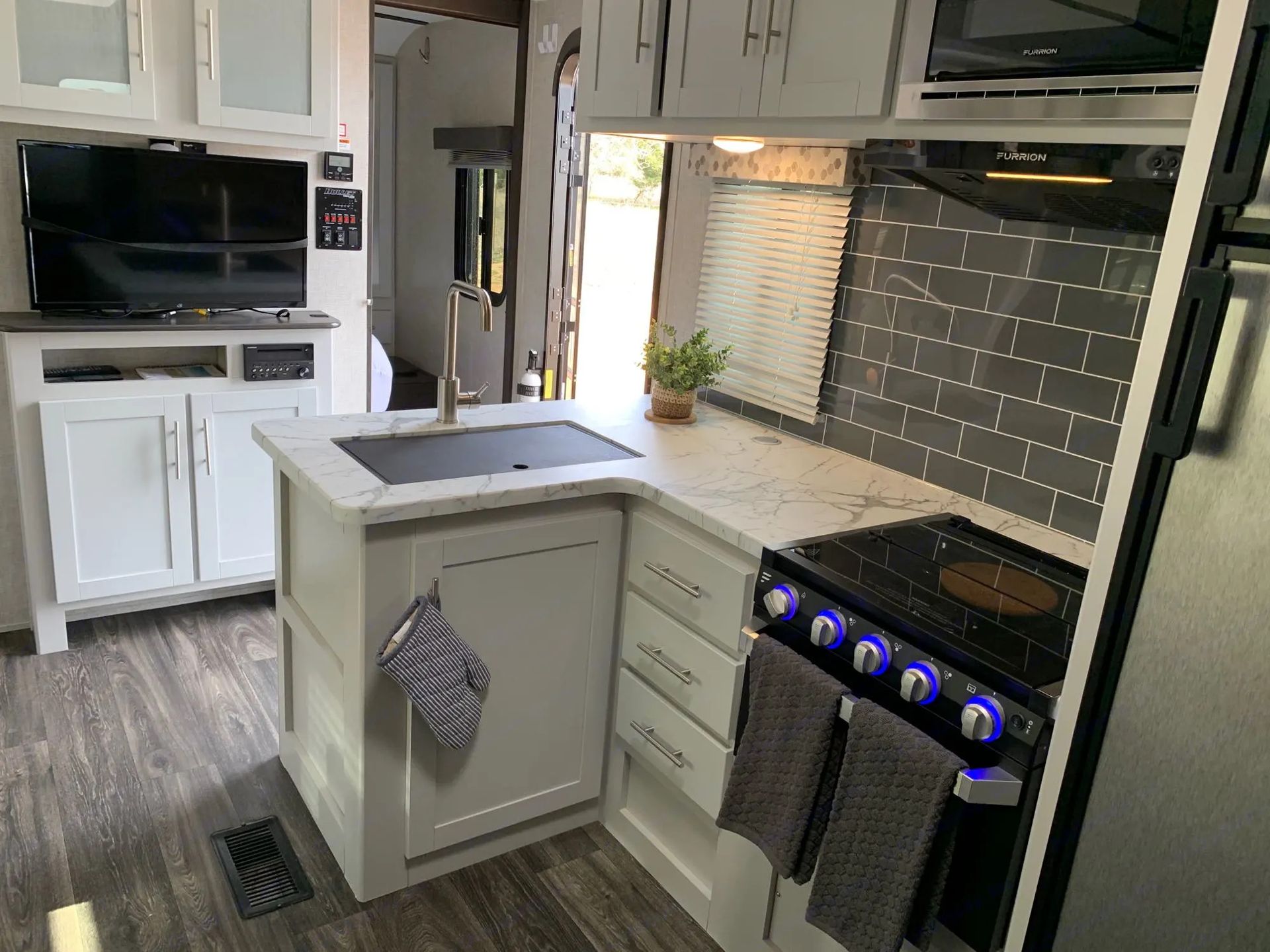 Photo 16 - 2021 Keystone Travel Trailer rental photo 18