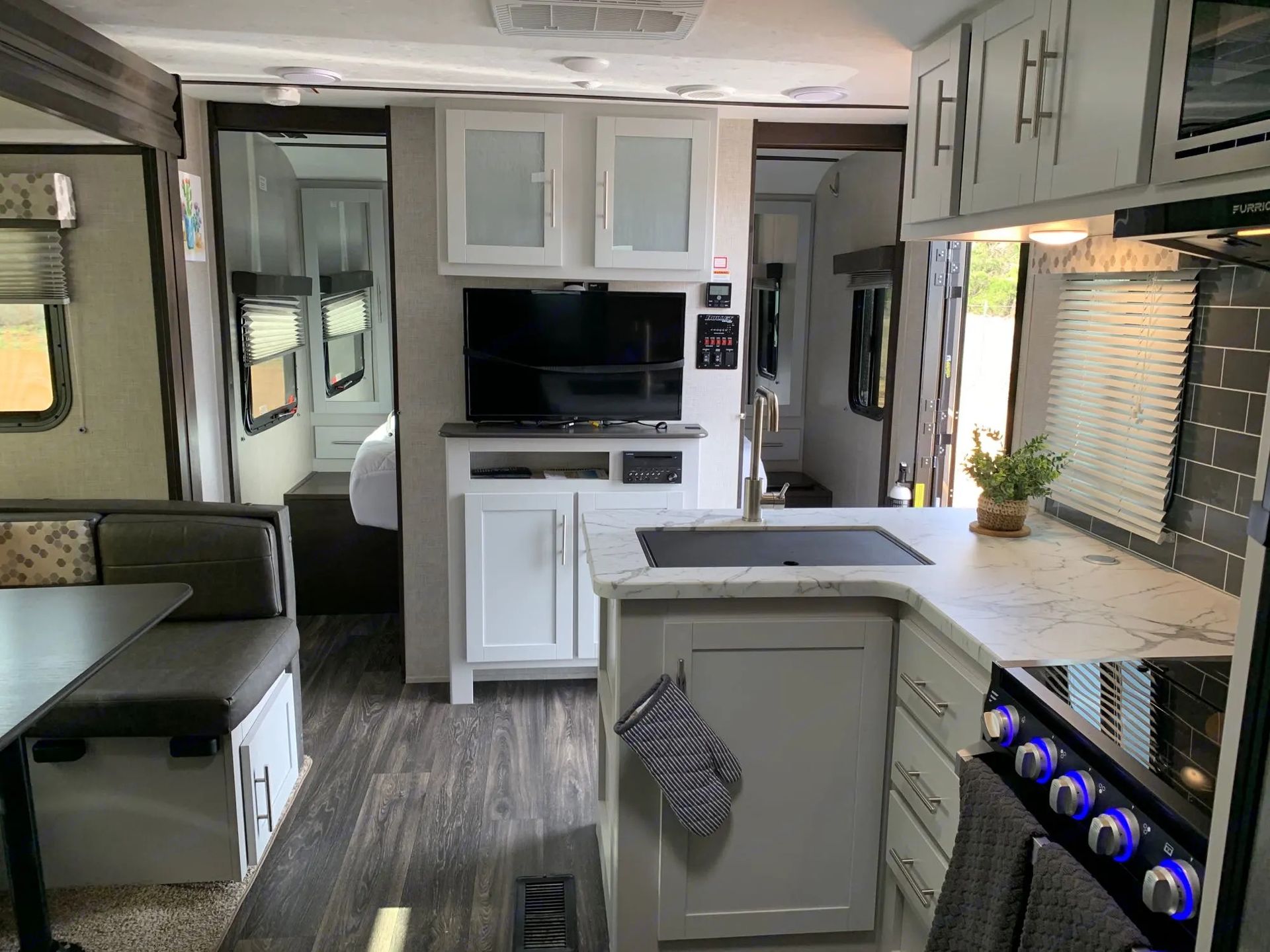 Photo 19 - 2021 Keystone Travel Trailer rental photo 21