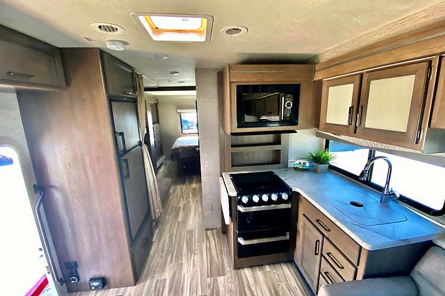 Photo 6 - 2021 Thor Motor Coach Class C Motorhome rental photo 8