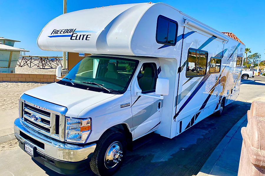Photo 22 - 2021 Thor Motor Coach Class C Motorhome rental photo 24