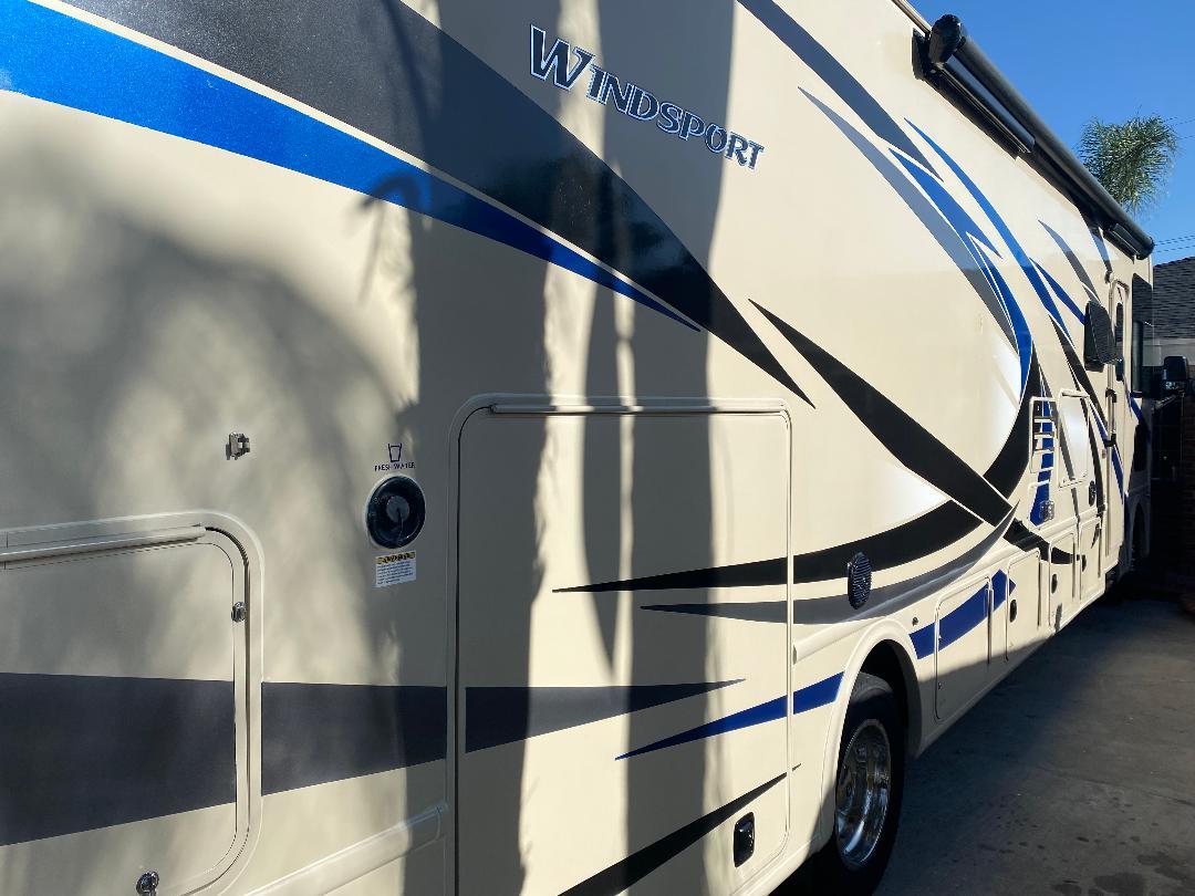 Photo 3 - 2015 Thor Class A Motorhome rental photo 5