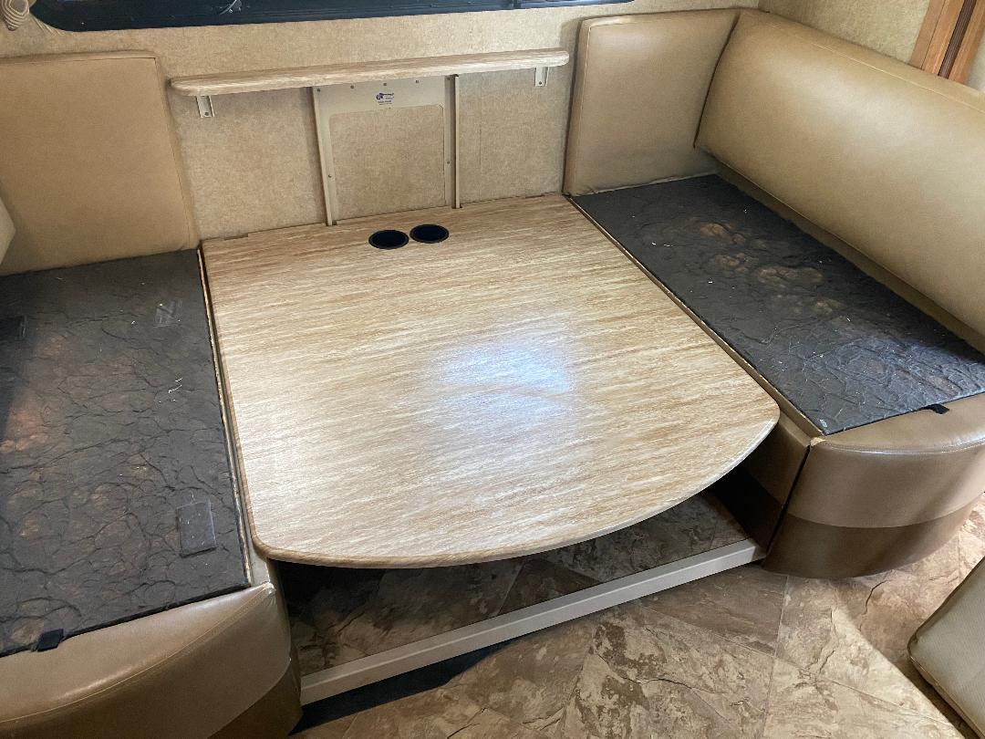 Photo 11 - 2015 Thor Class A Motorhome rental photo 13