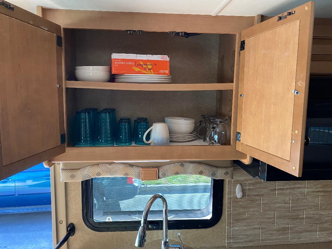 Photo 14 - 2015 Thor Class A Motorhome rental photo 16