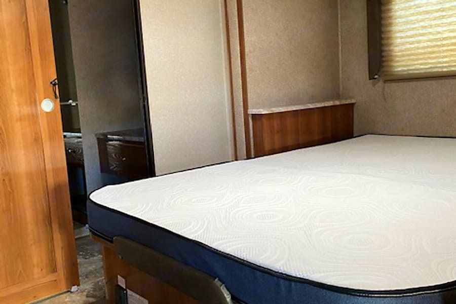 Photo 4 - 2019 Coachmen Class C Motorhome rental photo 5