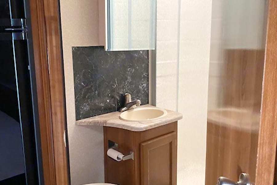 Photo 7 - 2019 Coachmen Class C Motorhome rental photo 8