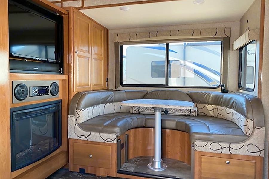 Photo 10 - 2019 Coachmen Class C Motorhome rental photo 11