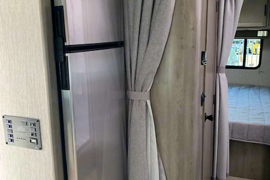 Photo 5 - 2021 Coachmen Class C Motorhome rental photo 7