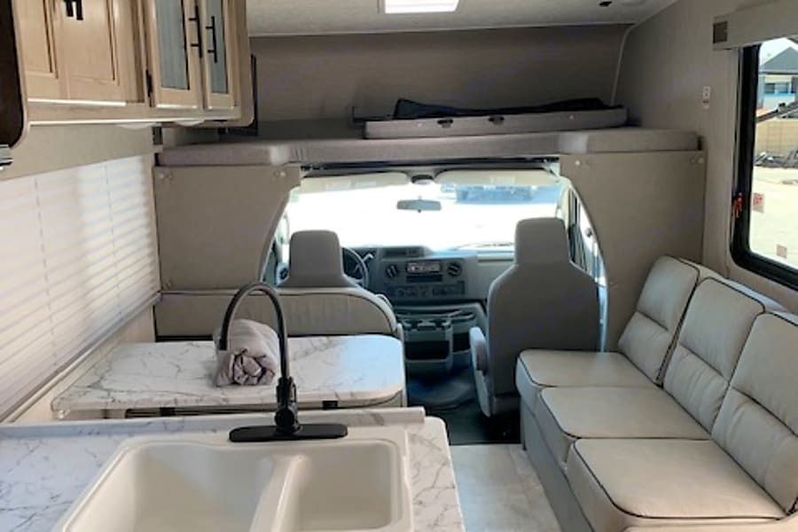 Photo 6 - 2021 Coachmen Class C Motorhome rental photo 8