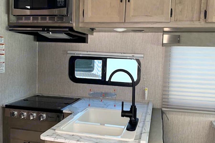 Photo 10 - 2021 Coachmen Class C Motorhome rental photo 12