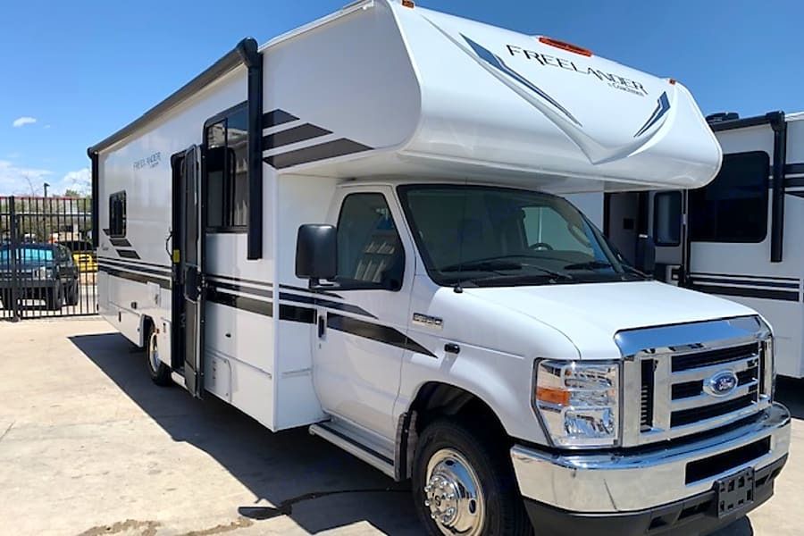 Photo 11 - 2021 Coachmen Class C Motorhome rental photo 13