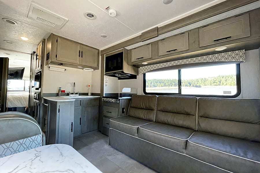 Photo 4 - 2021 Coachmen Class C Motorhome rental photo 6