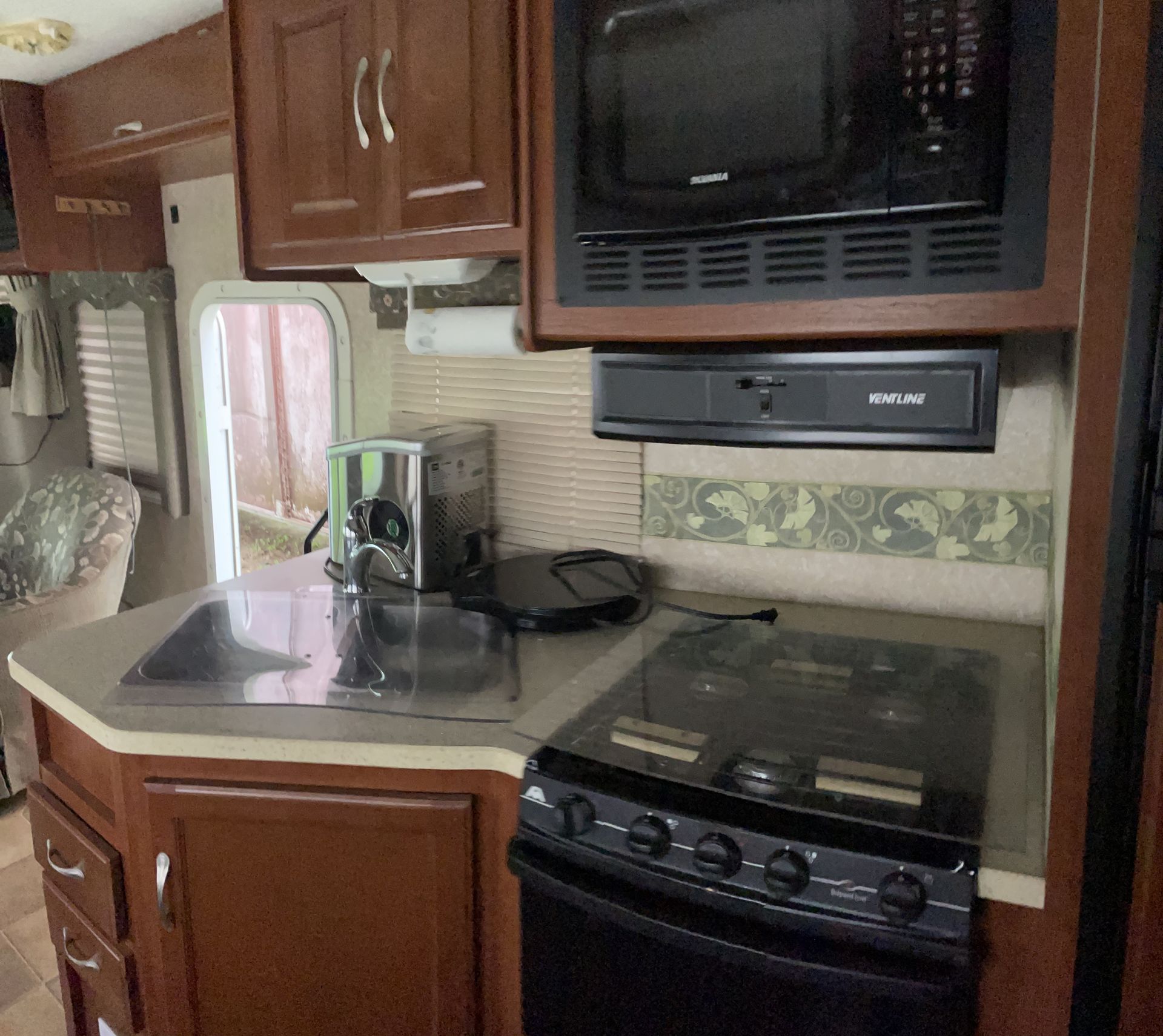 Photo 28 - 2007 Four Winds International Class C Motorhome rental photo 30