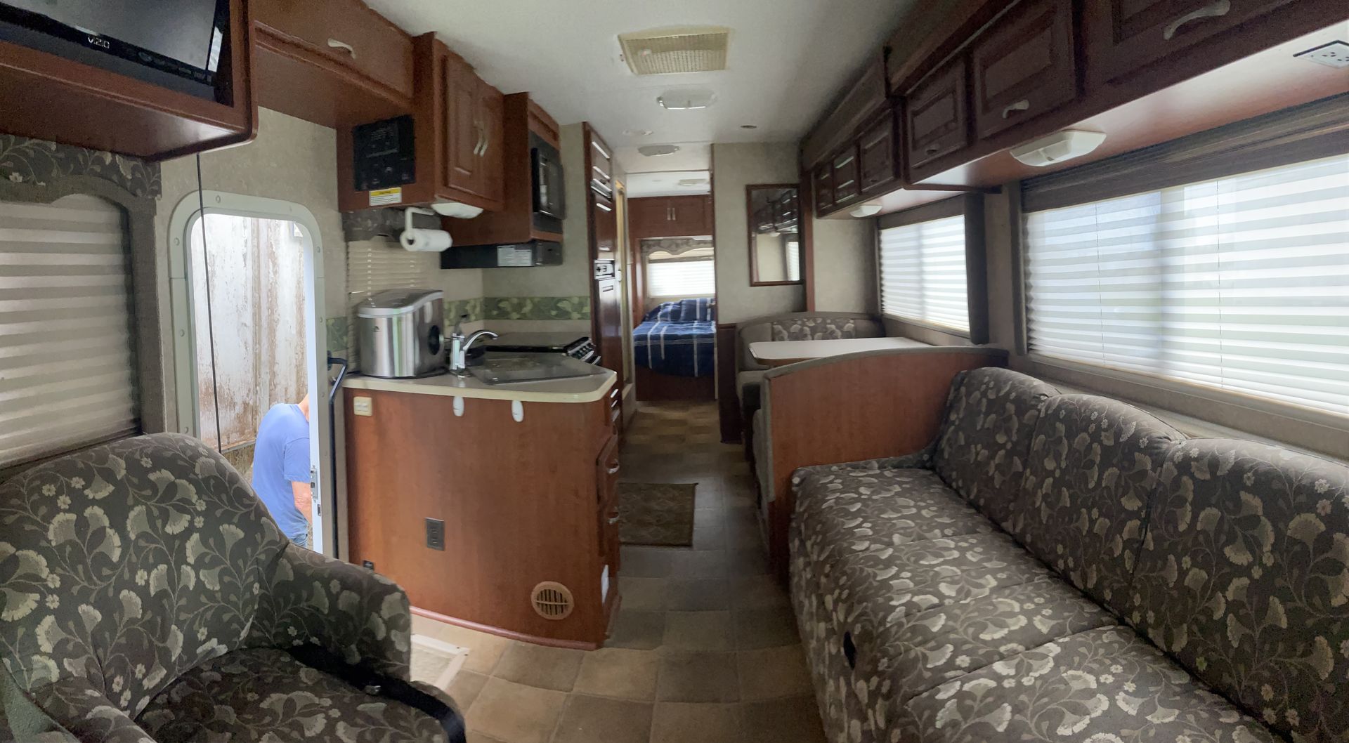 Photo 36 - 2007 Four Winds International Class C Motorhome rental photo 38