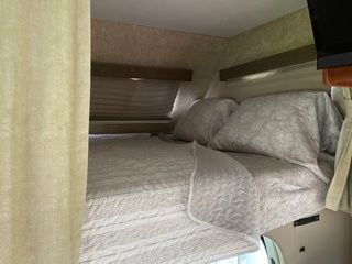 Photo 42 - 2007 Four Winds International Class C Motorhome rental photo 44