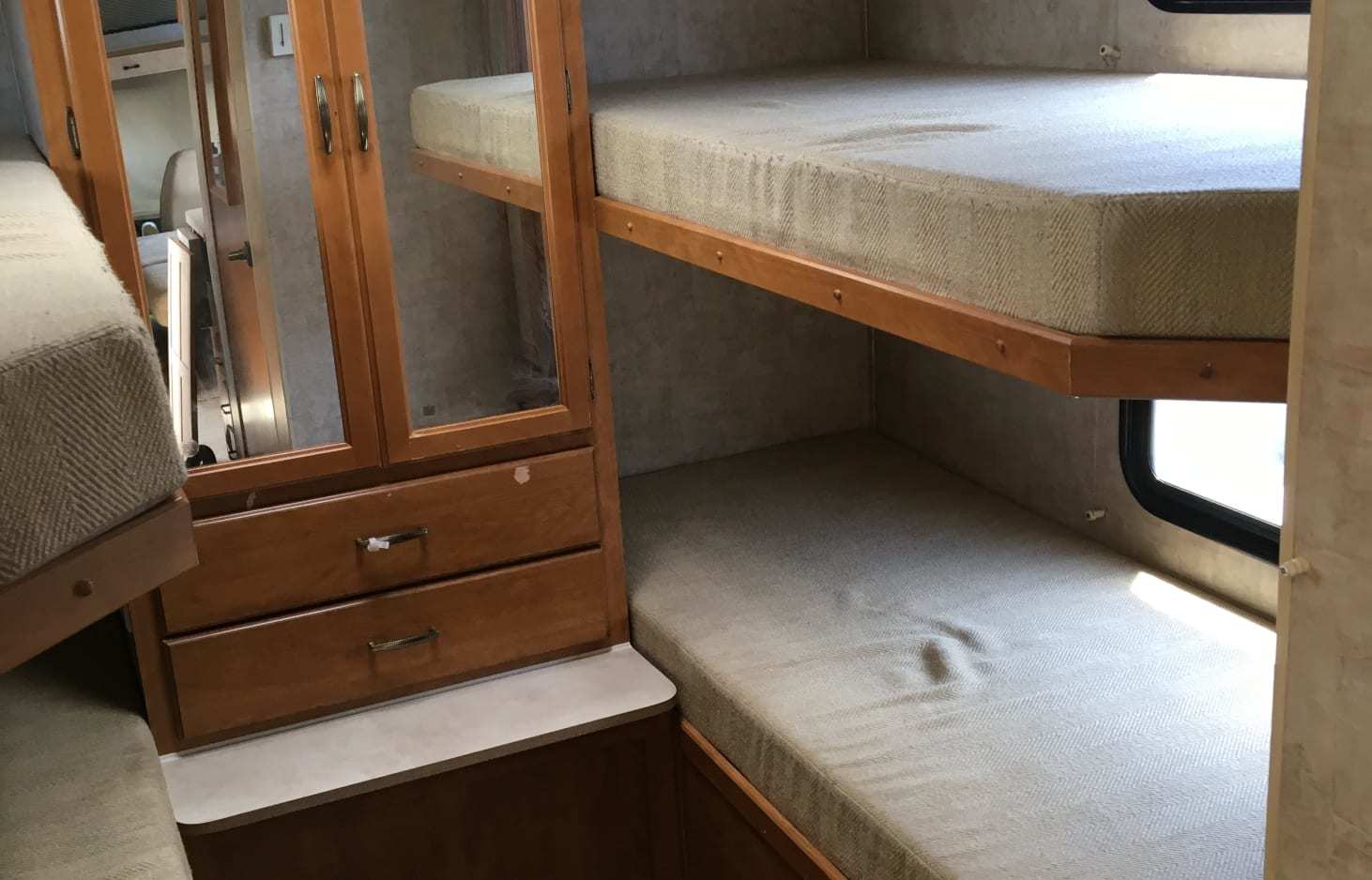 Photo 0 - 2007 Fleetwood Class C Motorhome rental photo 6