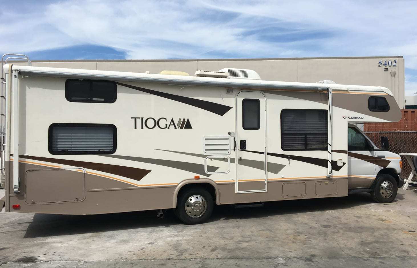 Photo 1 - 2007 Fleetwood Class C Motorhome rental photo 13