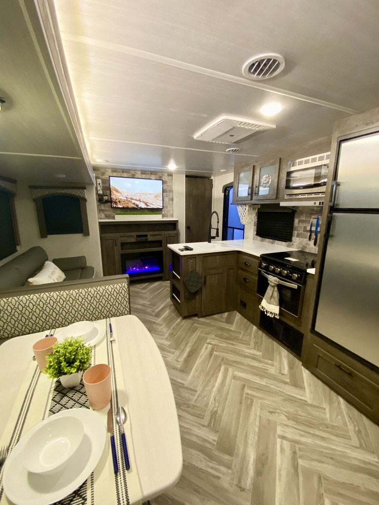Photo 7 - 2021 Evo Travel Trailer rental photo 9