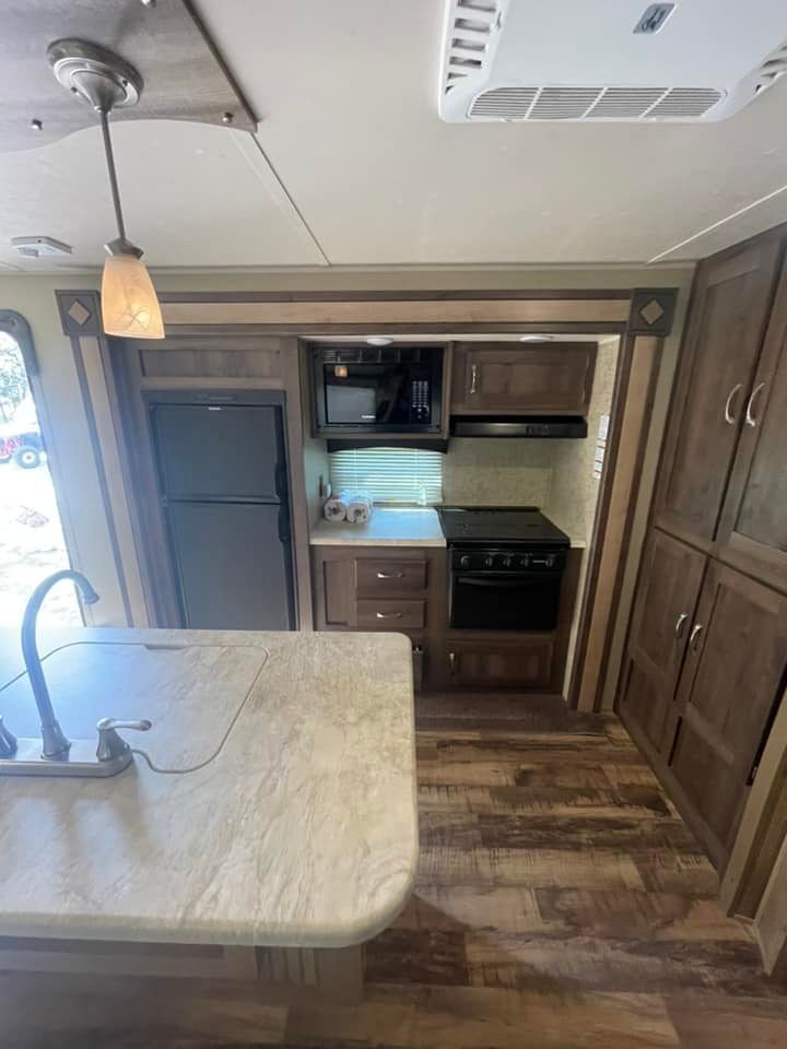 Photo 9 - 2021 Palomino Travel Trailer rental photo 11