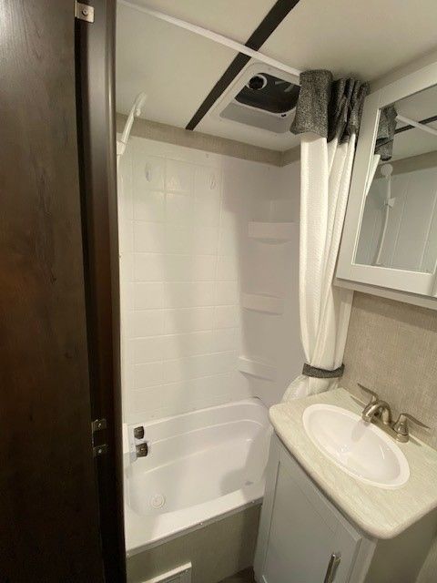 Photo 11 - 2021 Keystone Travel Trailer rental photo 13