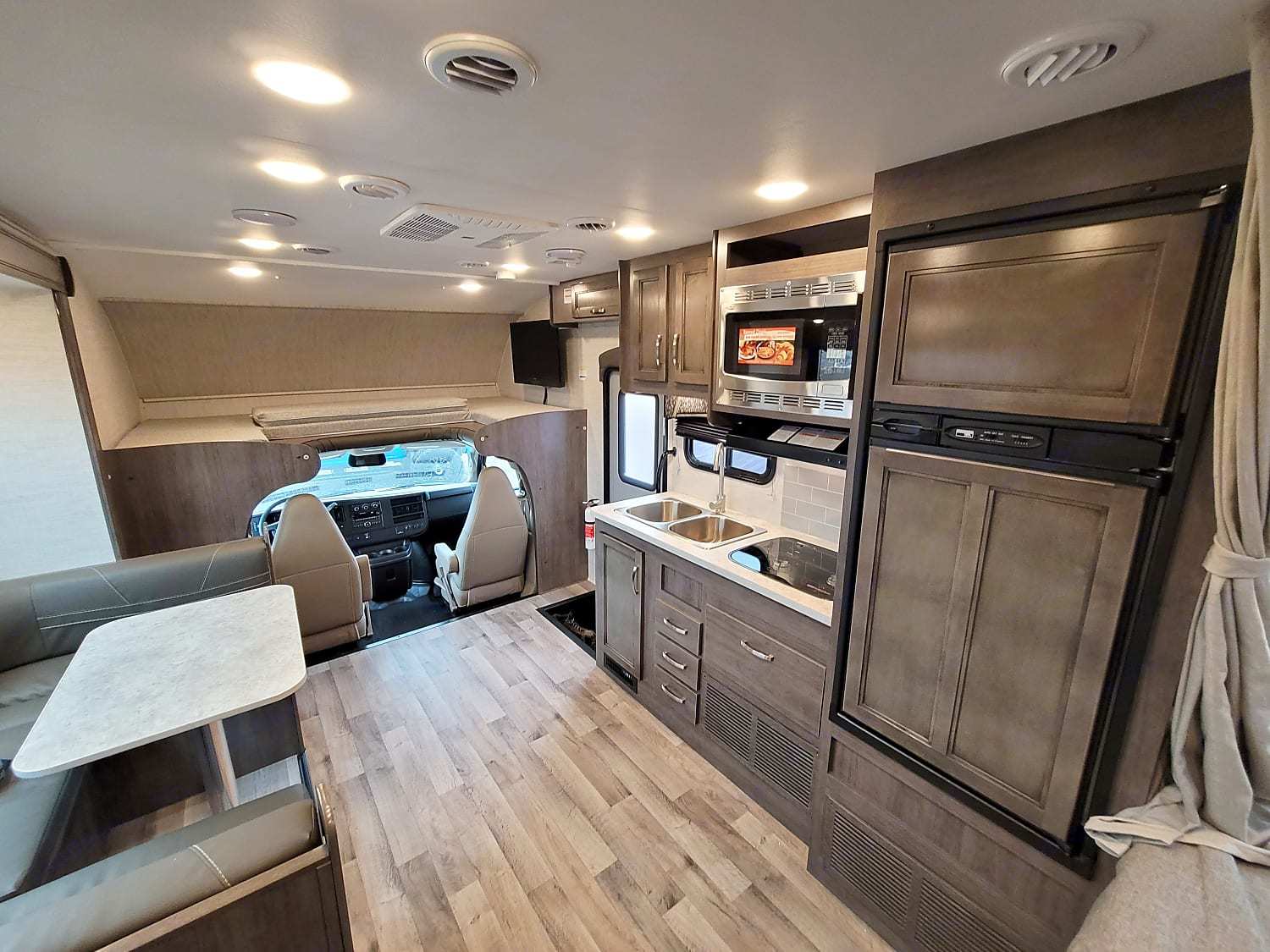 Photo 2 - 2022 Jayco Class C Motorhome rental photo 4