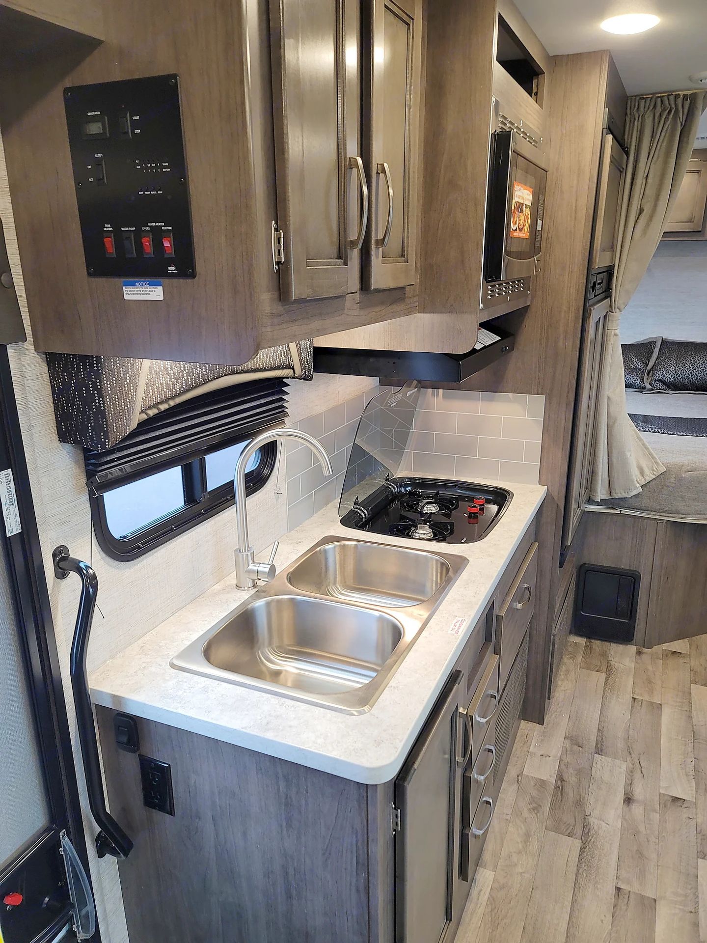 Photo 19 - 2022 Jayco Class C Motorhome rental photo 21