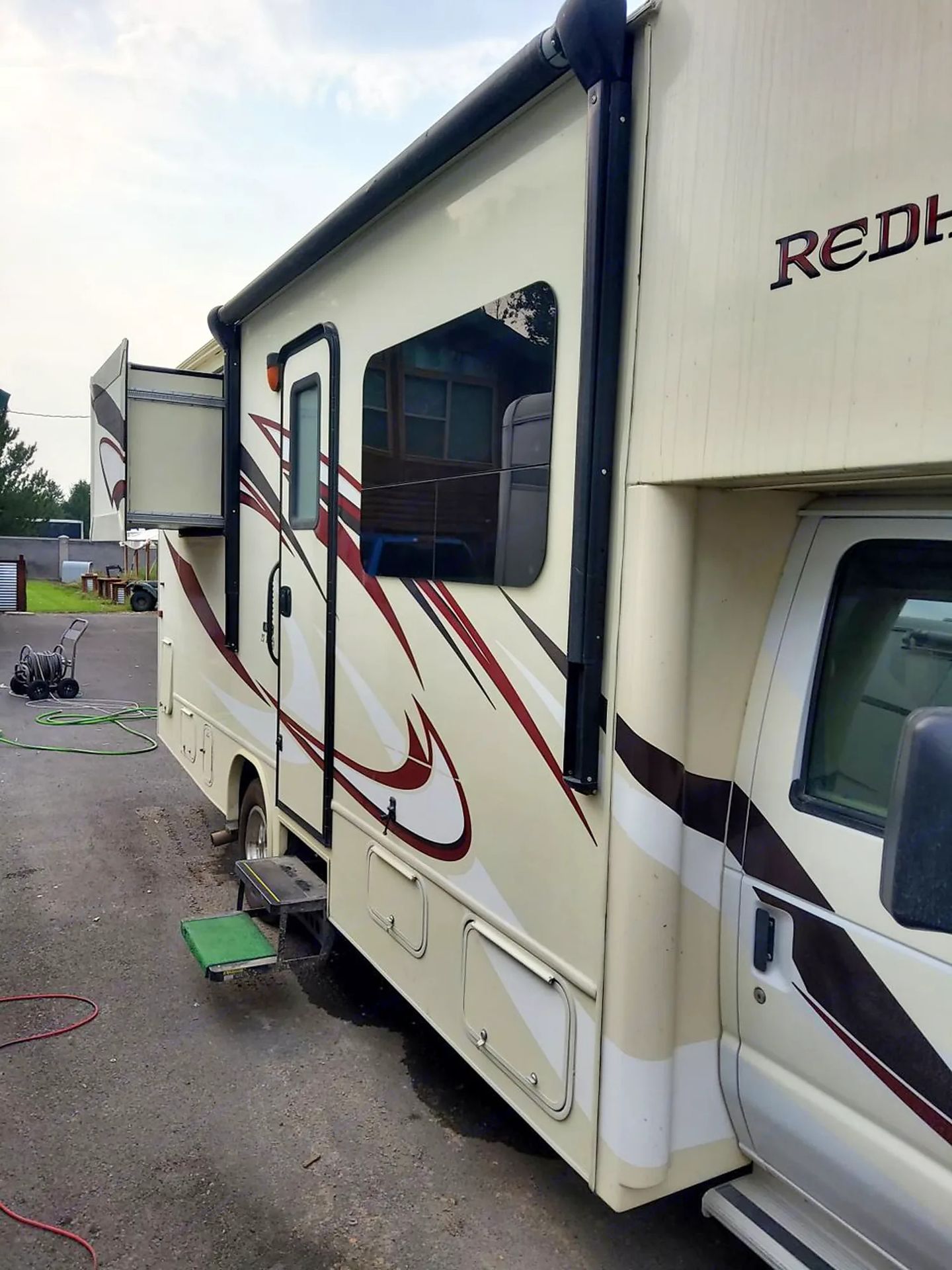 Photo 10 - 2016 Jayco Class C Motorhome rental photo 12
