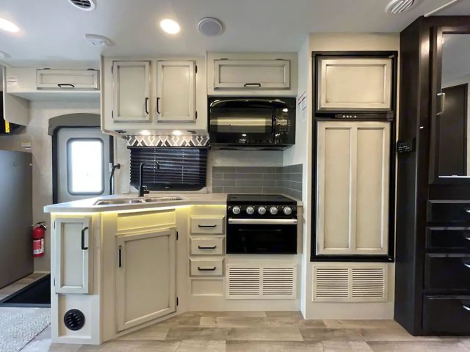 Photo 1 - 2022 Jayco Class C Motorhome rental photo 3