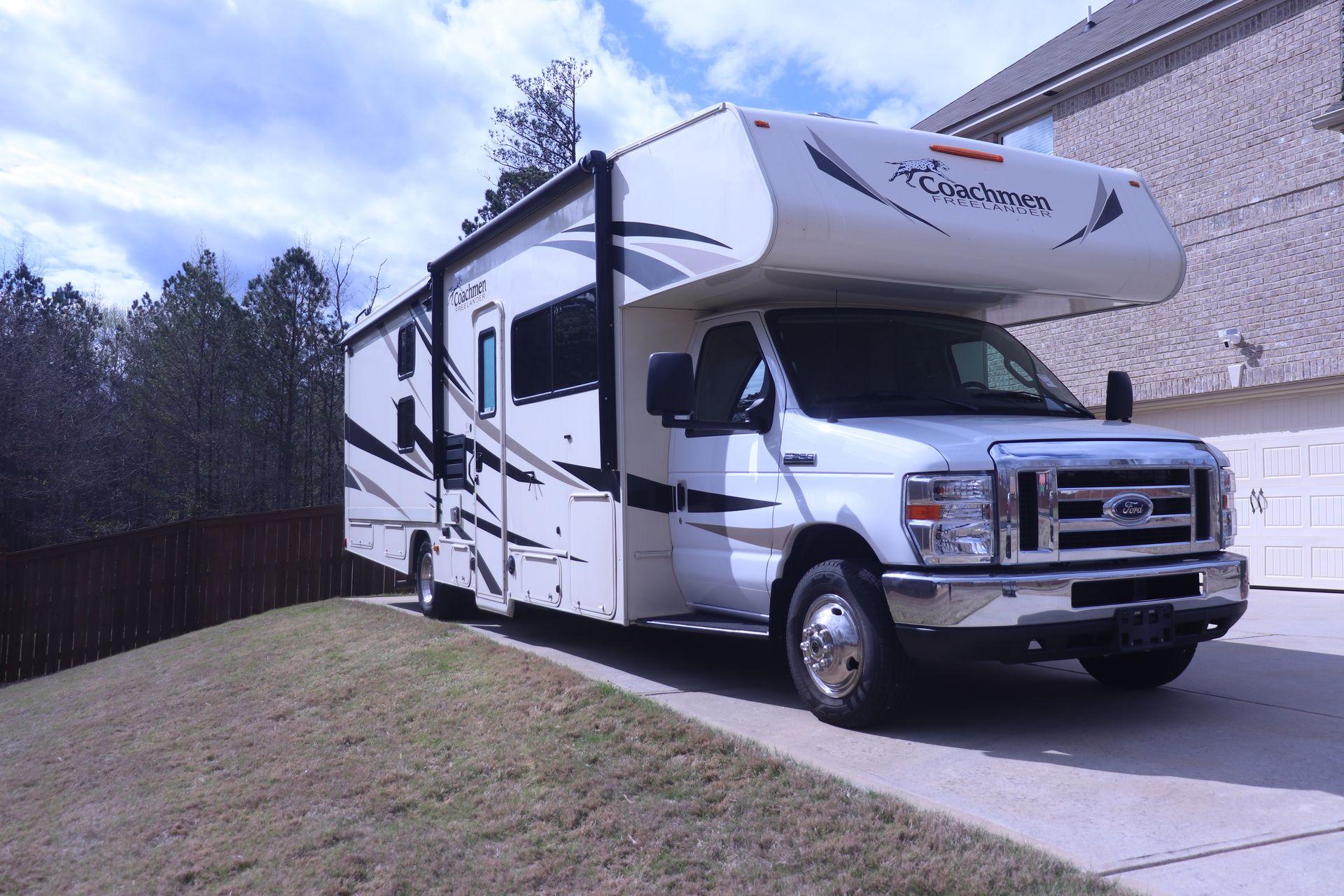 Photo 0 - 2020 Coachmen Class C Motorhome rental photo 2