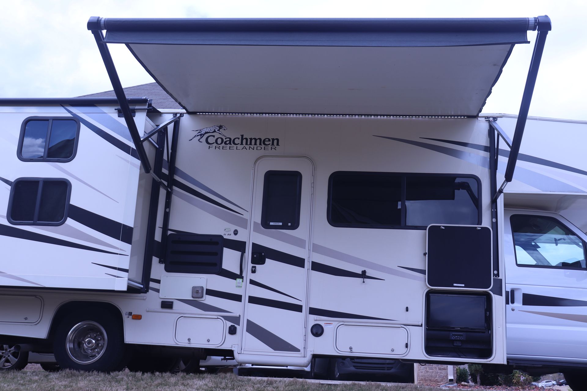 Photo 2 - 2020 Coachmen Class C Motorhome rental photo 4