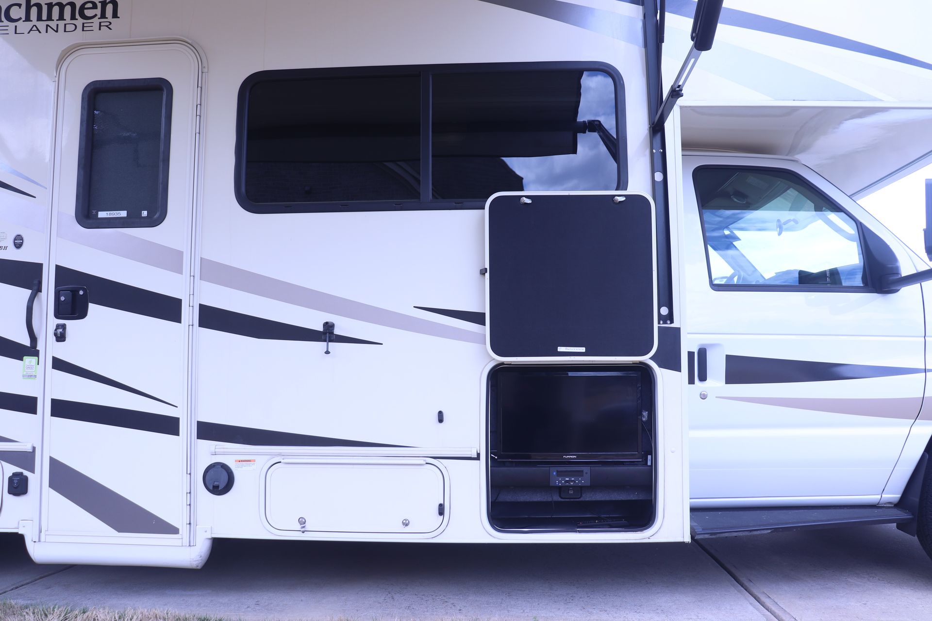 Photo 5 - 2020 Coachmen Class C Motorhome rental photo 7
