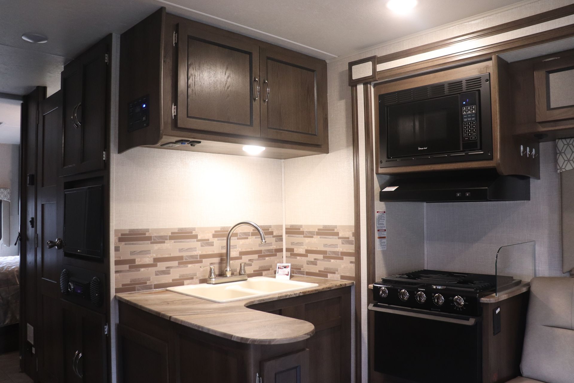 Photo 7 - 2020 Coachmen Class C Motorhome rental photo 9