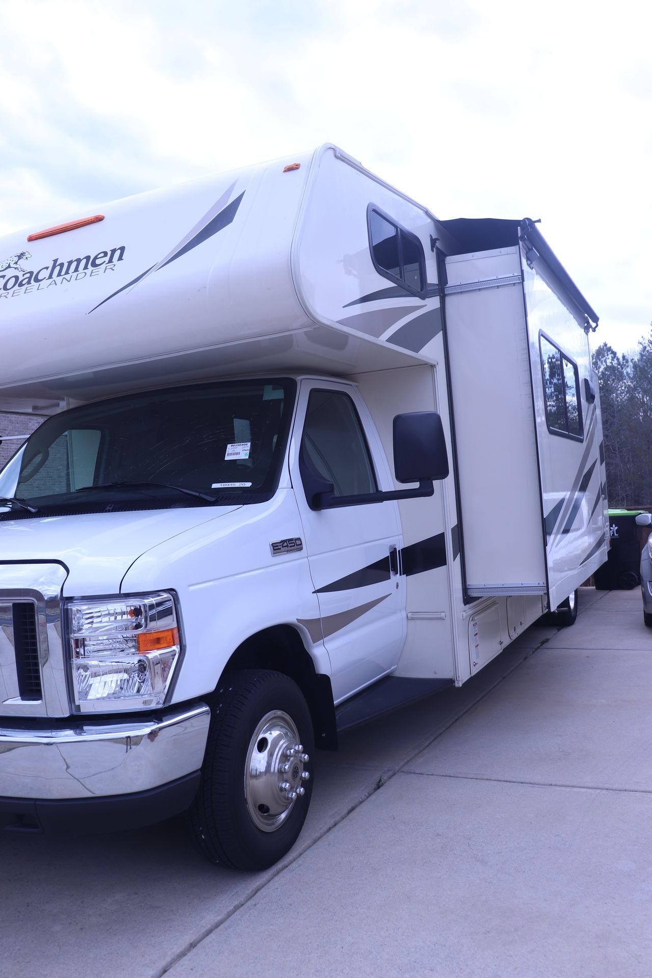 Photo 17 - 2020 Coachmen Class C Motorhome rental photo 19
