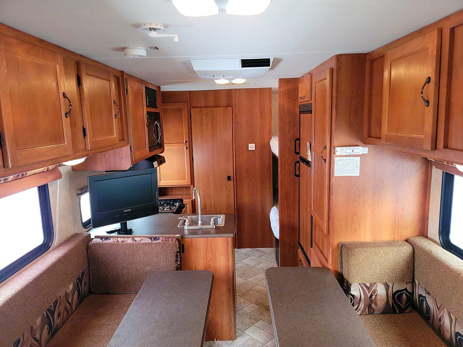 Photo 3 - 2011 Coachmen Class C Motorhome rental photo 5