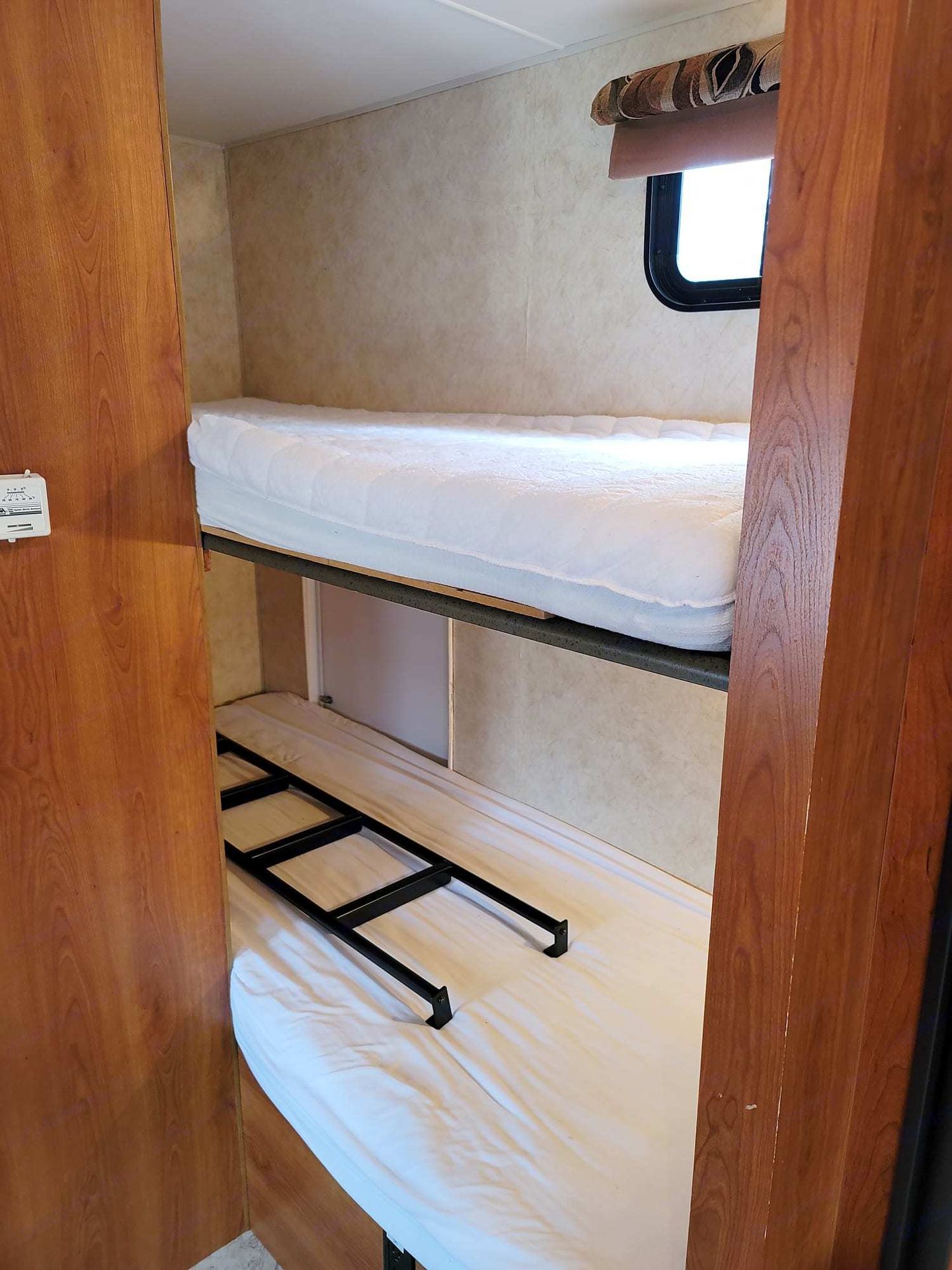 Photo 5 - 2011 Coachmen Class C Motorhome rental photo 7