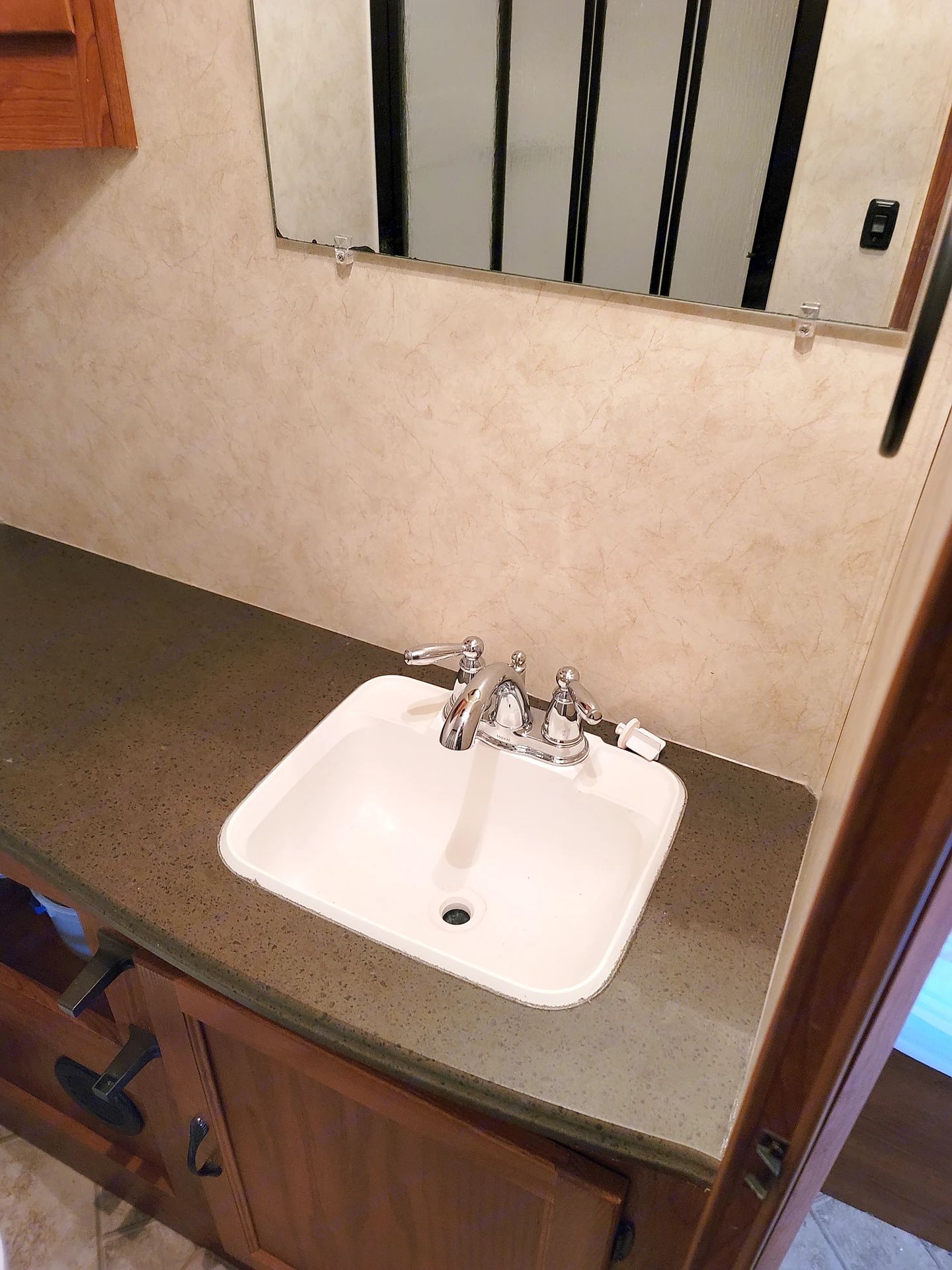 Photo 17 - 2011 Coachmen Class C Motorhome rental photo 19