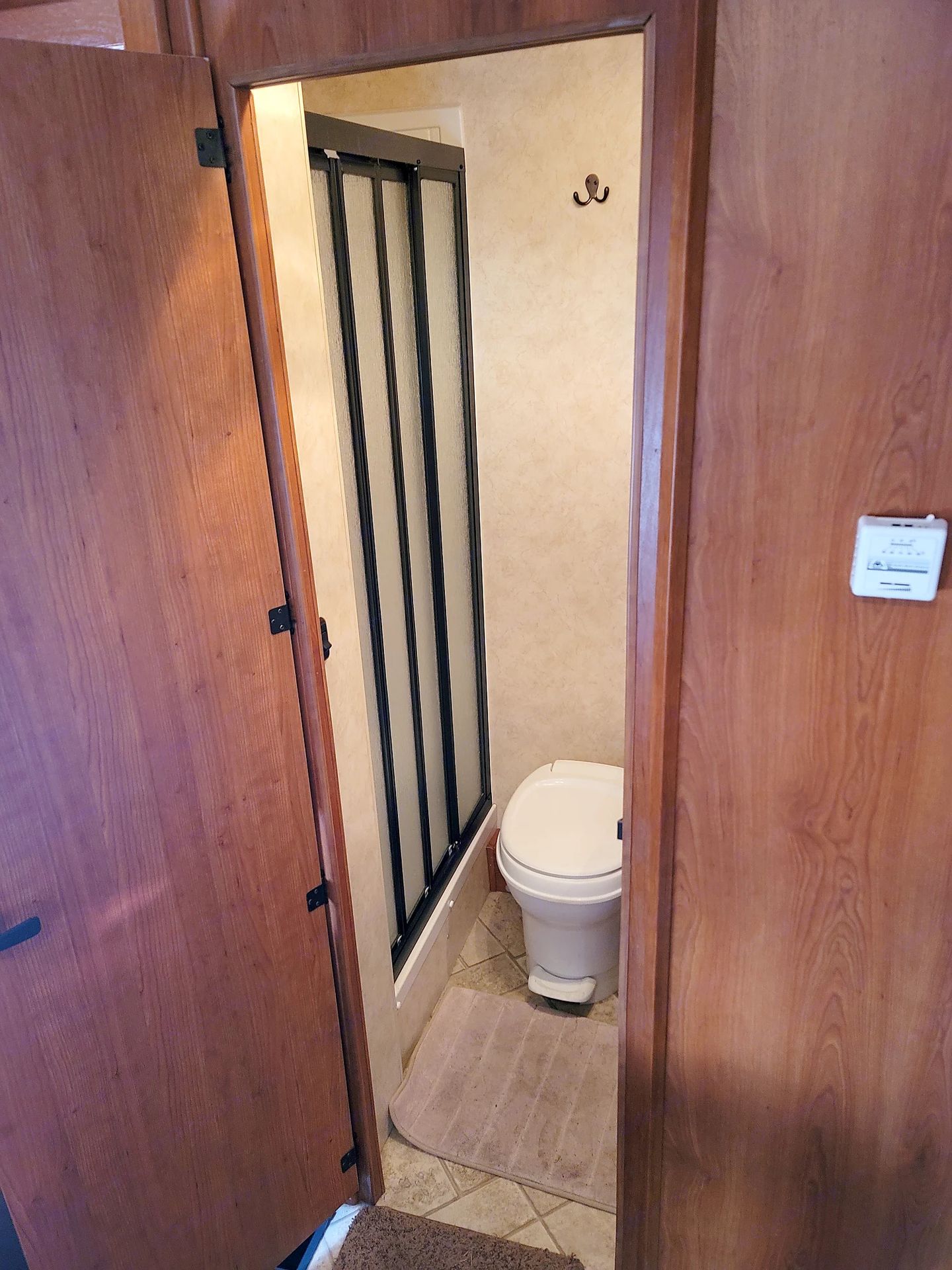 Photo 18 - 2011 Coachmen Class C Motorhome rental photo 20