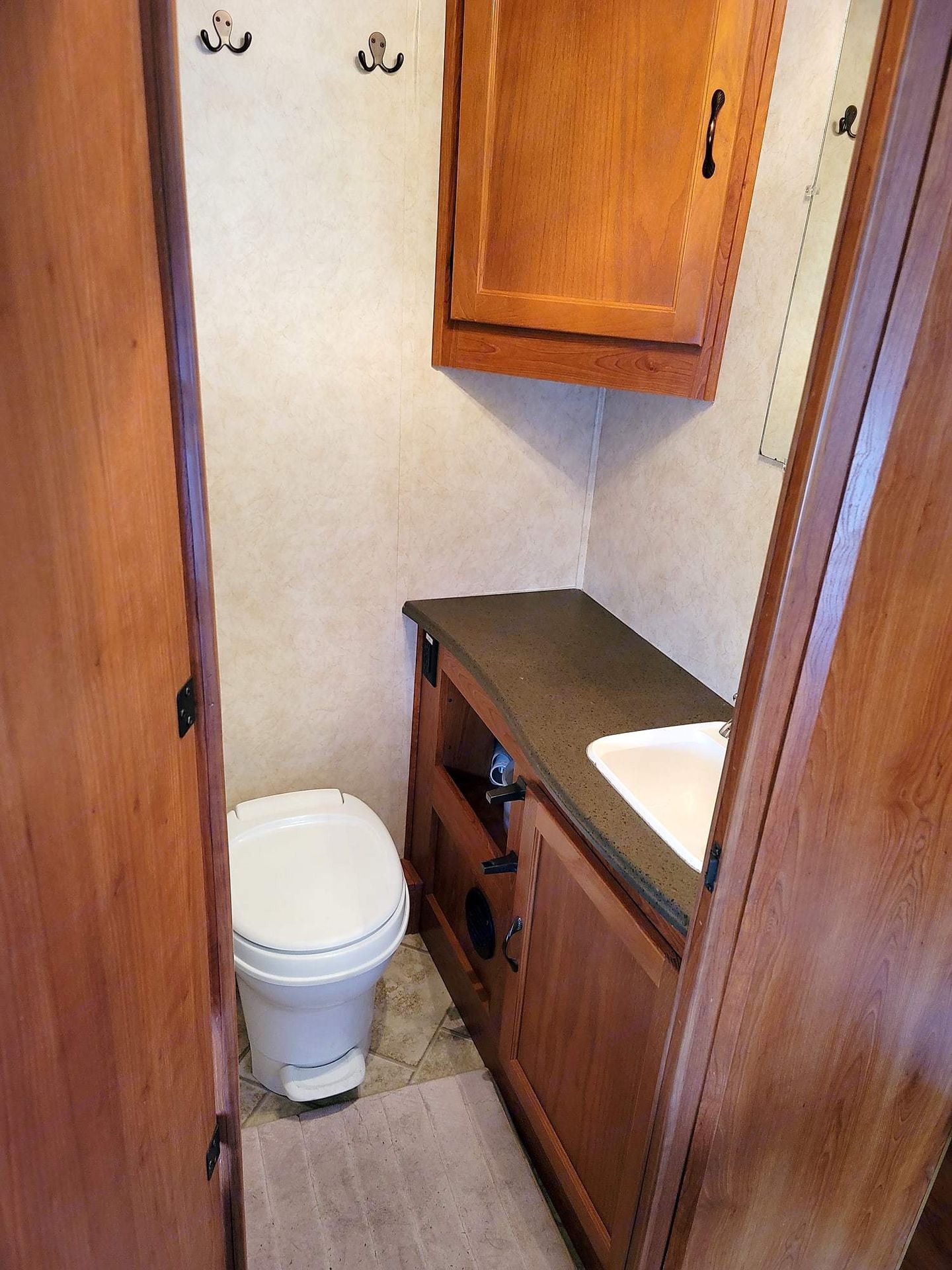 Photo 20 - 2011 Coachmen Class C Motorhome rental photo 22