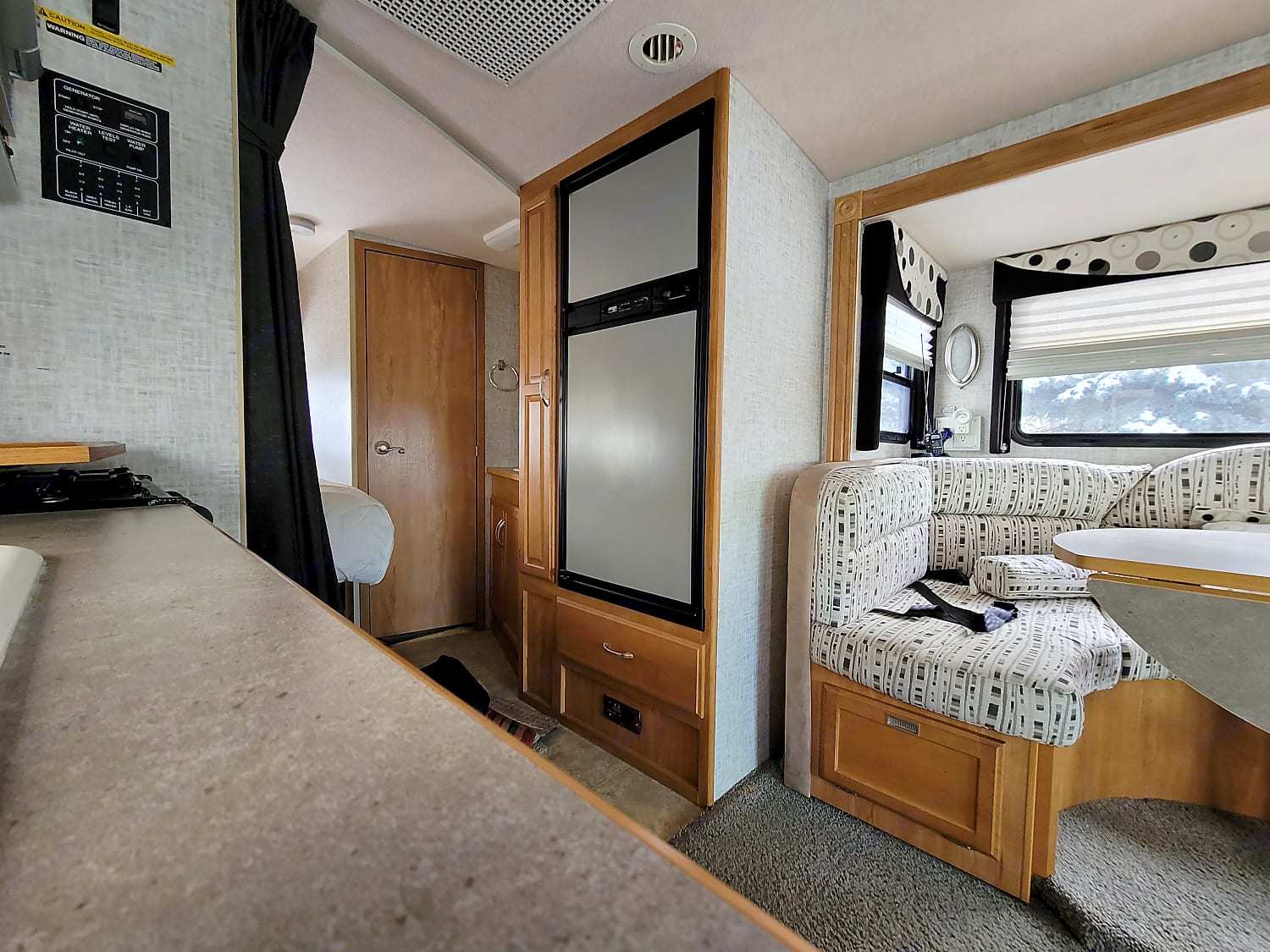 Photo 3 - 2007 Winnebago Class C Motorhome rental photo 5