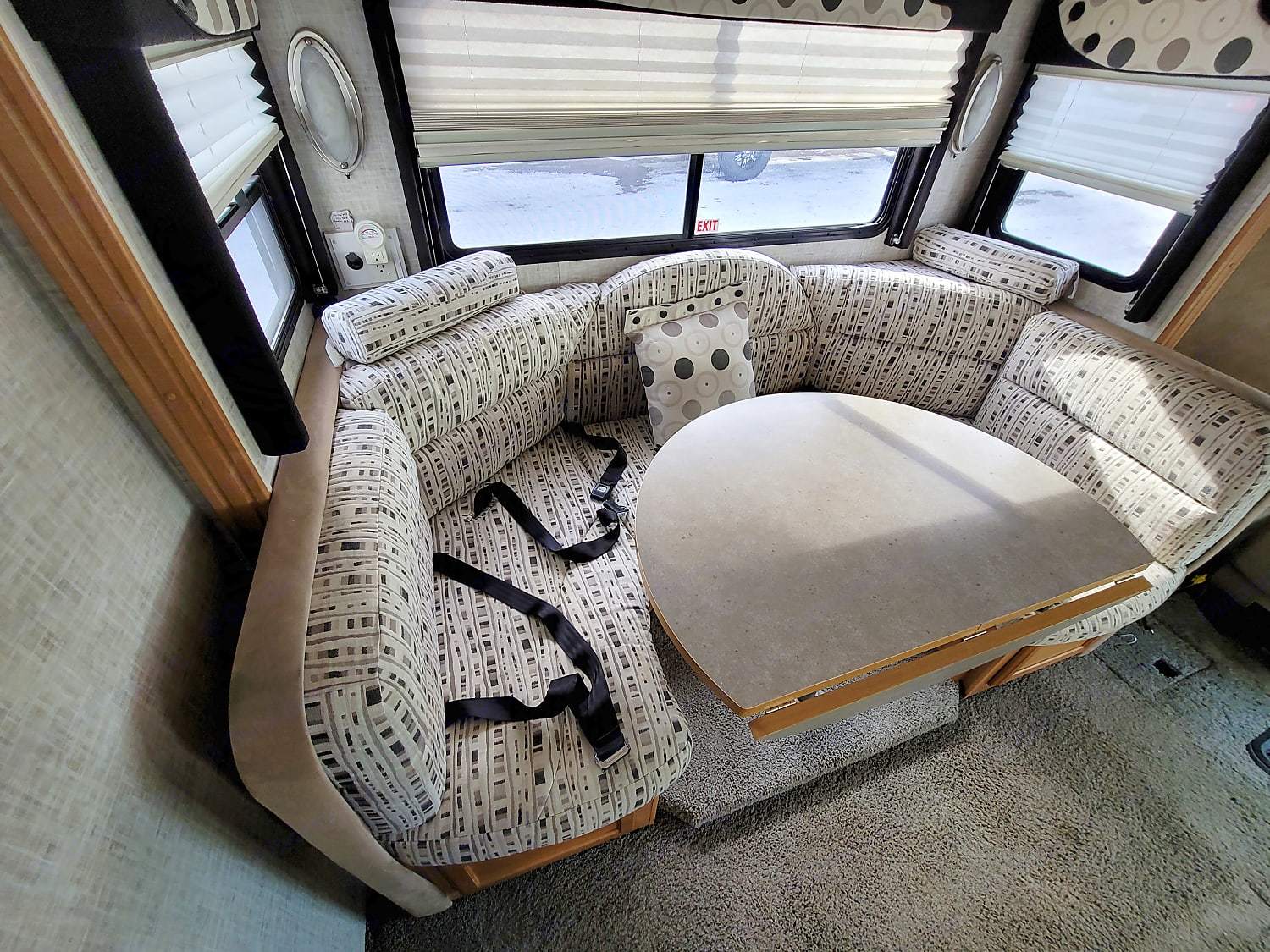 Photo 15 - 2007 Winnebago Class C Motorhome rental photo 17