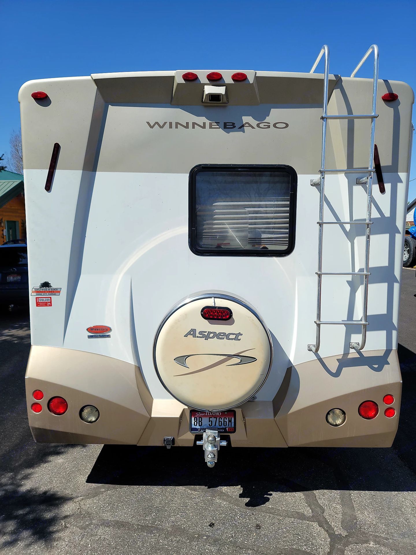 Photo 19 - 2007 Winnebago Class C Motorhome rental photo 21