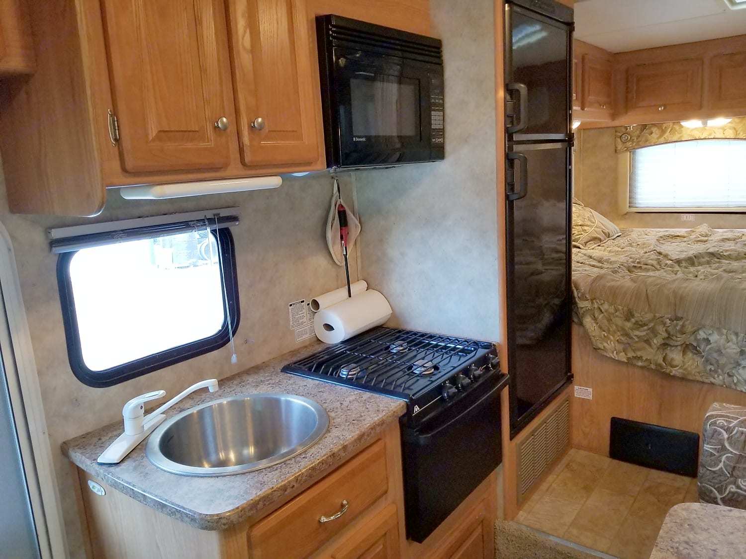 Photo 3 - 2008 Gulf Stream Class C Motorhome rental photo 5