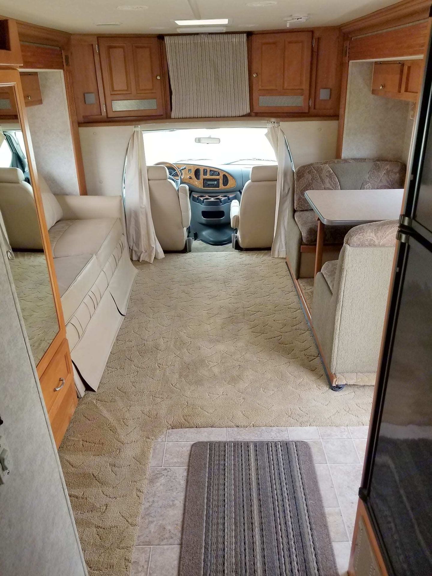 Photo 11 - 2006 Gulf Stream Class C Motorhome rental photo 13