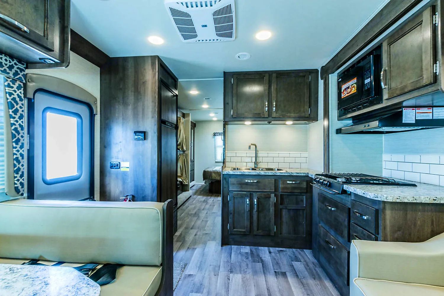 Photo 5 - 2019 Jayco Class C Motorhome rental photo 7
