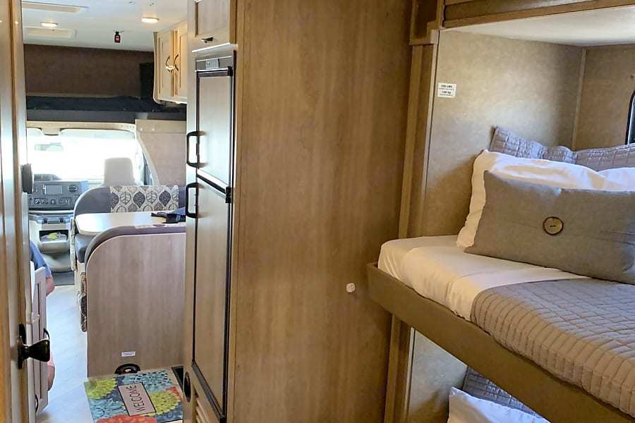 Photo 4 - 2016 Coachmen Class C Motorhome rental photo 6